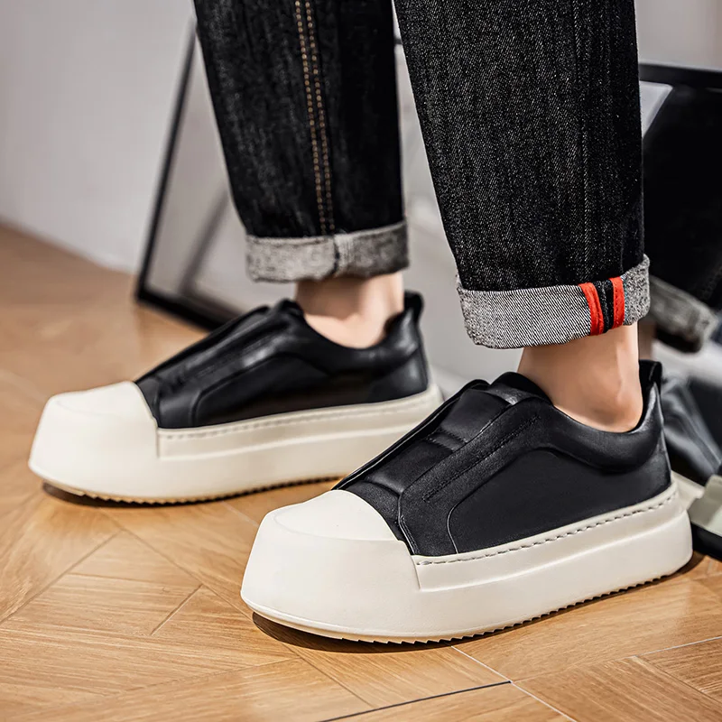أحذية رجالية للربيع والخريف ذات نعل سميك، أحذية رياضية كاجوال من الجلد عالي الجودة، أحذية بيضاء عصرية مريحة للطلاب