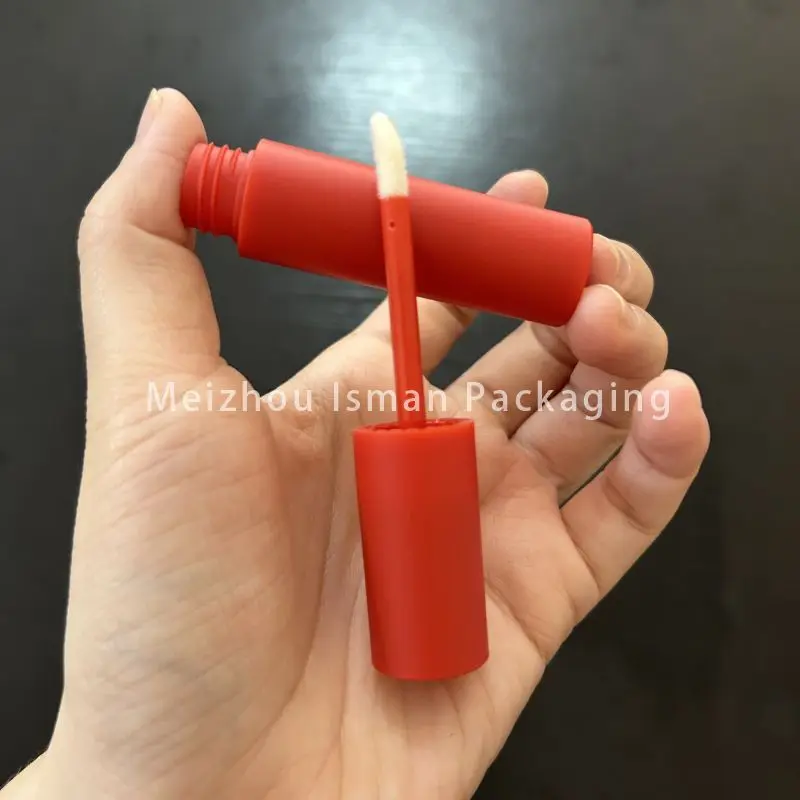 50 buah tabung kemasan Lipgloss pribadi mewah gaya baru bulat 3ml tabung Lip Gloss plastik dengan sikat tongkat