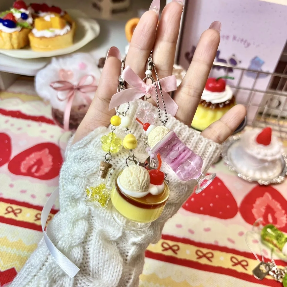 Nuevo Llavero Retro Coreano Estilo Showa con Diseño de Té, Mini Cadena para Teléfono Móvil, Colgante para Bolso, Estilo 'Ice Cream Soda Pudding Girl', Regalo para Estudiantes
