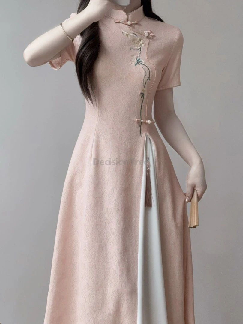 فستان ao dai qipao على الطراز الصيني الجديد لعام 2025 محسّن بمزاج لطيف للشباب الراقي فيتنام aodai عتيق بقصة ضيقة من تشيباو