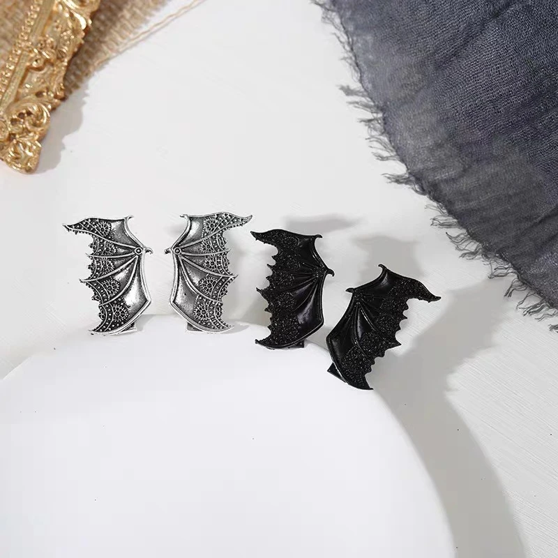 2Pcs/Set Black Bat Wings Hair Clips Women Punk Gothic Vampire Demon Wings Hairpins Y2K Halloween Girl Hair Accessories Female