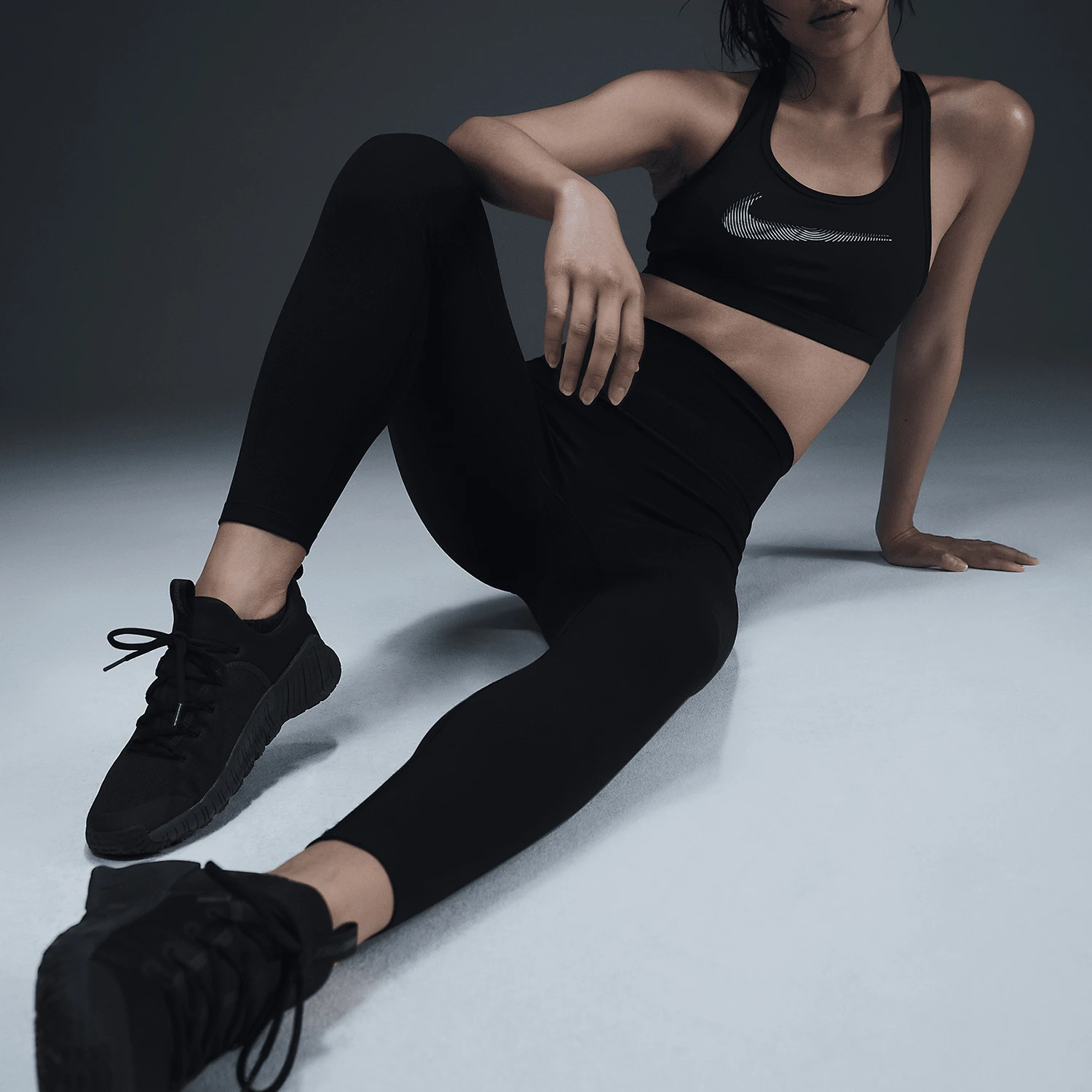 Nike Official Genuine One المرأة عالية الخصر ضيق تنفس السراويل الرياضية المتينة HJ9196-010