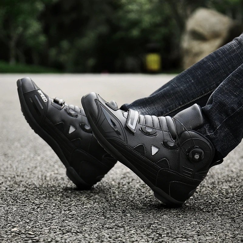 รองเท้าบูทป้องกันสำหรับขี่มอเตอร์ไซค์ผู้ชาย หุ้มข้อสูง ใช้ได้ทุกฤดู กันลื่น ระบายอากาศ รองเท้าบูทสั้นสำหรับขี่ออฟโรด อุปกรณ์รองเท้าปั่นจักรยาน