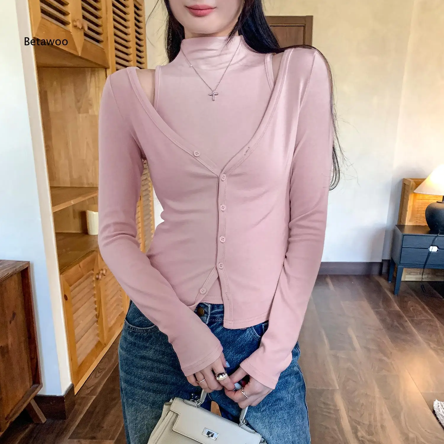 Immagine 7: Set Cardigan Grigio a Collo Alto con Maniche Lunghe e Bottoni e Top a Canotta