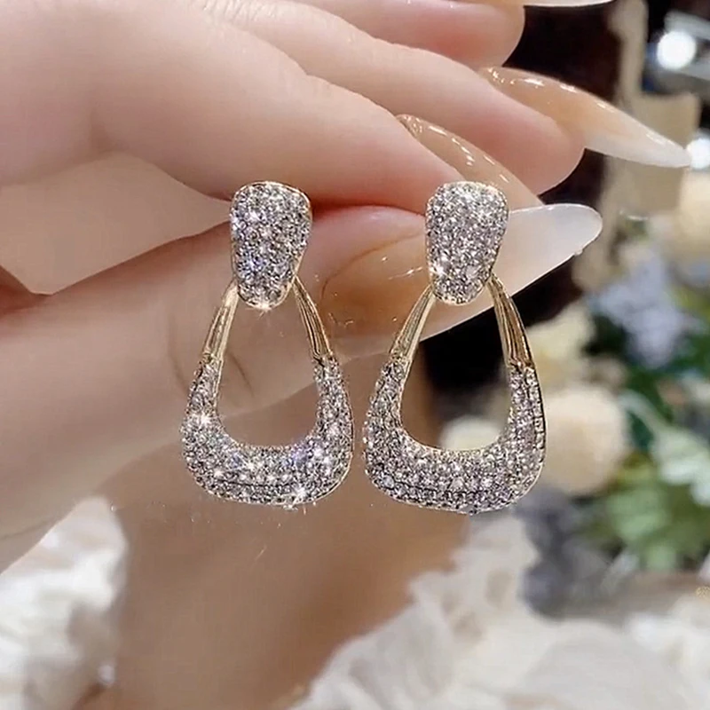 

New Fashion Rhinestone Geometric Hollow Trapezoidal Stud Earrings for Women Simple Temperament Ladies Wedding Party Jewelry Gift