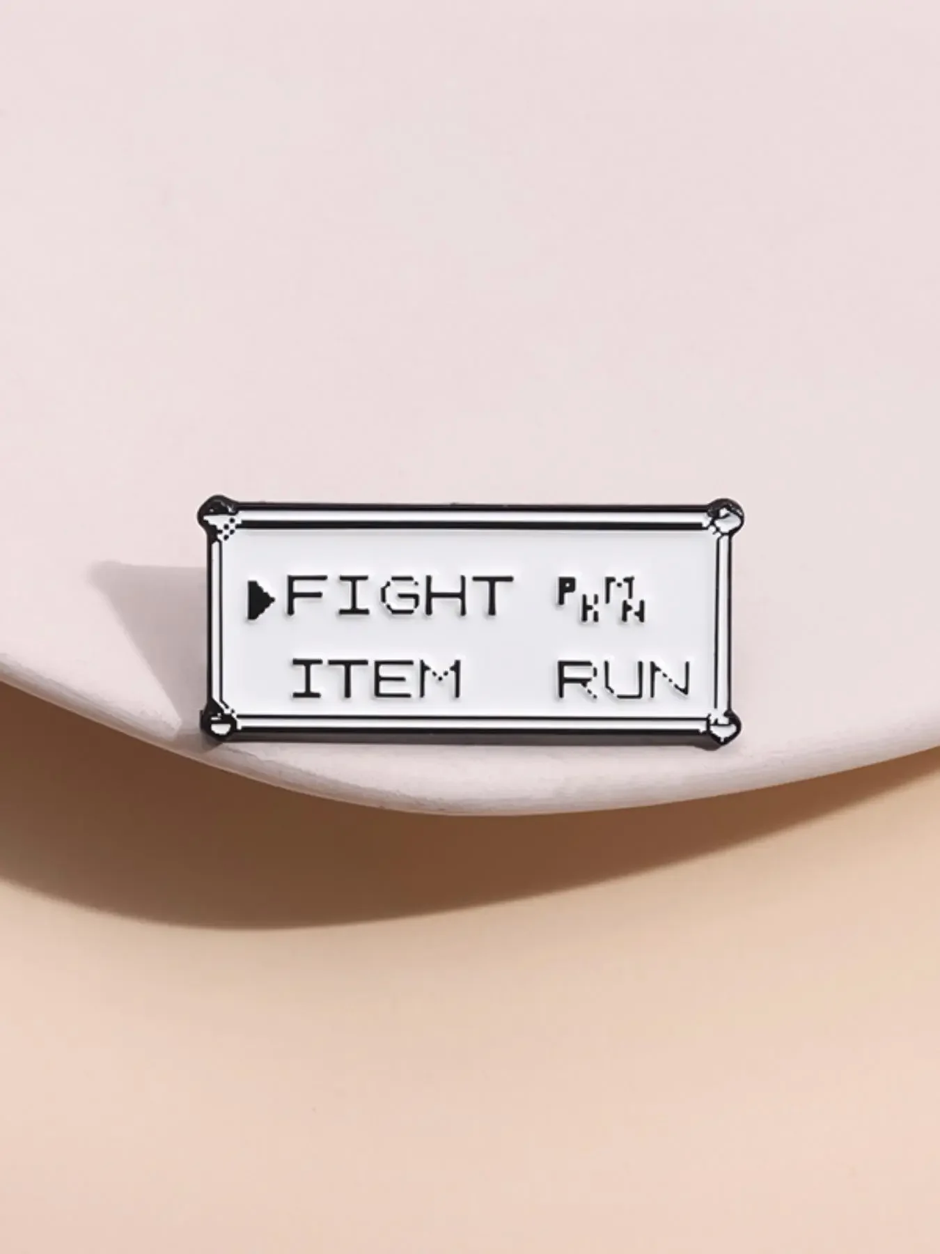Letter Pattern Brooch, Alloy Brooch Pin, Brooch Pin Clip, Fashionable Clothes Accessories for Men & Women for Party, Daily Clothing Decor, Trendy All-match & Exquisite Brooch for Birthday Gift, Fashion Accessory