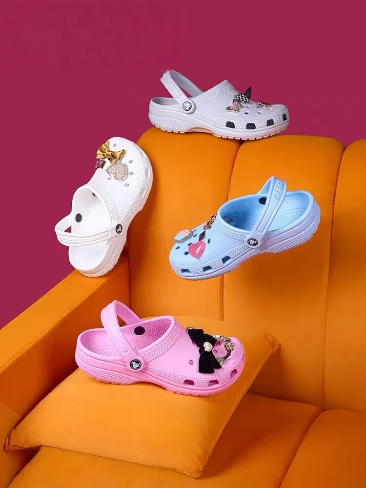 قباقيب كلاسيكية على طراز التمساح، صنادل للجنسين، أحذية رياضية للأطفال، أحذية بفتحات للأولاد، أحذية للشاطئ والمنزل مضادة للانزلاق