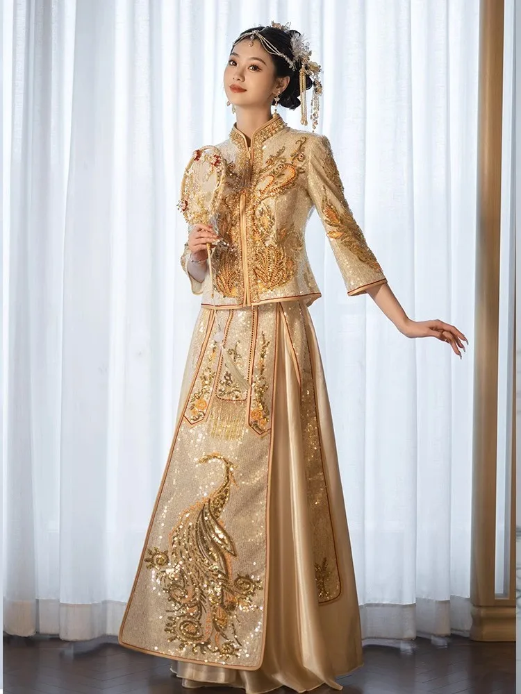 

A large-sized thin golden Chinese-style wedding dress in champagne color for the bride's new