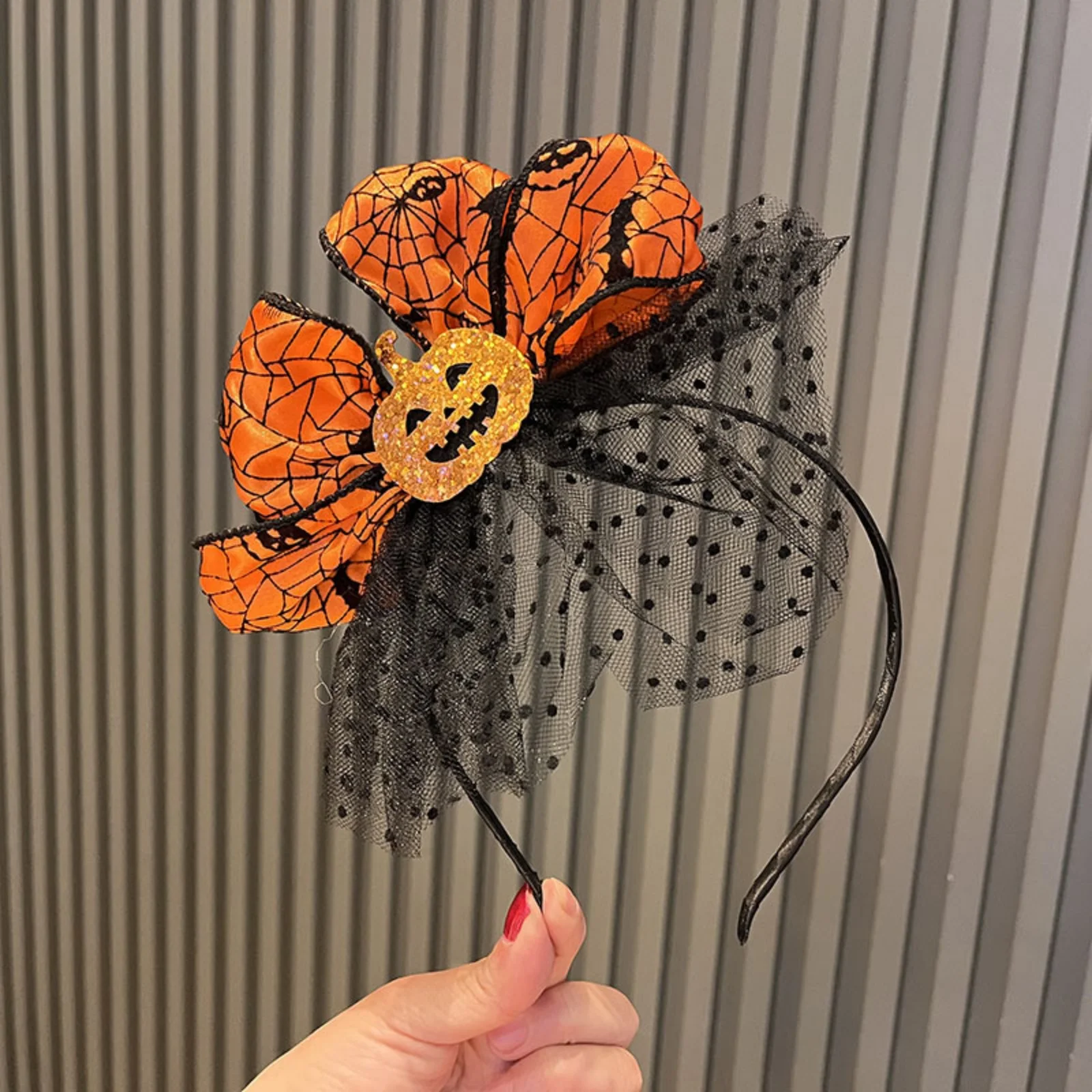 1PC Stirnband mit Halloween-Motiv, orangefarbene Kürbisschleife mit Spinnennetz und schwarzem Netz, festliche Haardekoration – Detail 7