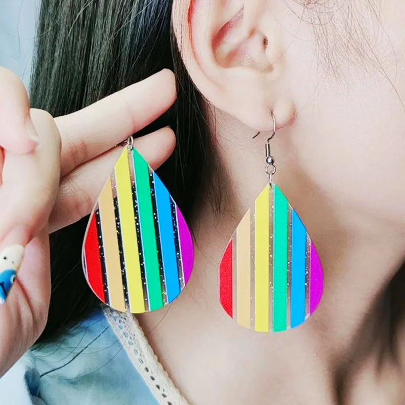 

Acrylic Color-Block Striped Print Earrings Women's Fashion Trend Accessories Heart-Shaped Rainbow Earrings