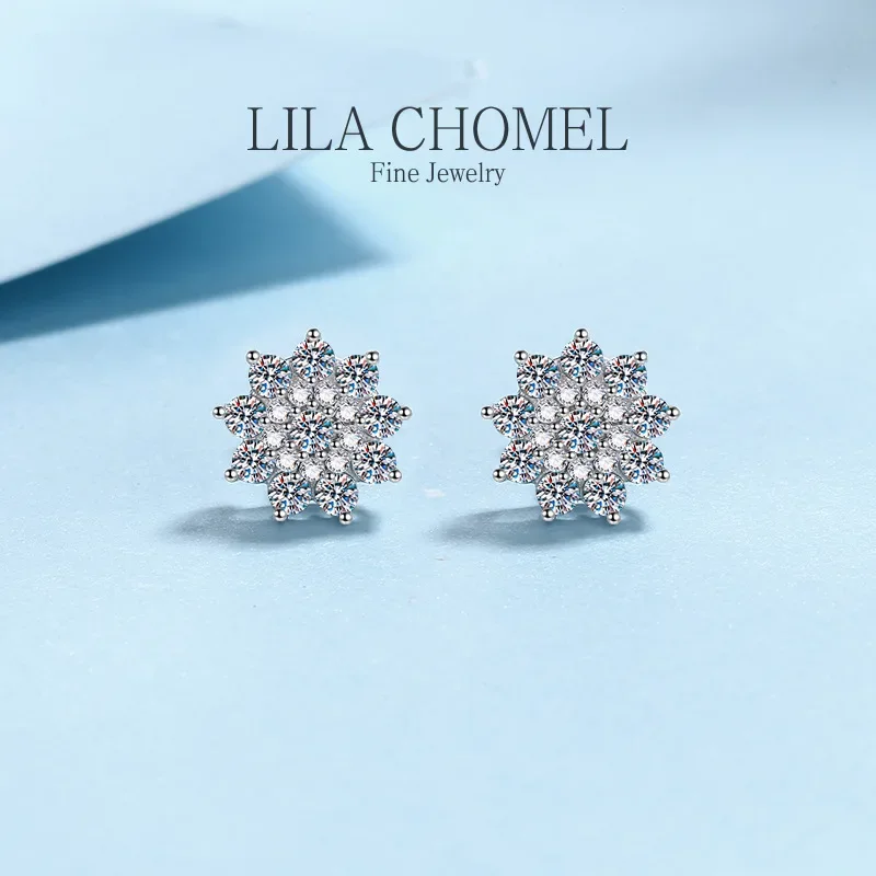 Classic Platinum PT950 Flower Shaped Stud Earrings Bustling Convenient for Women Commuting 0.708 CT Moissanite Diamond Jewelry