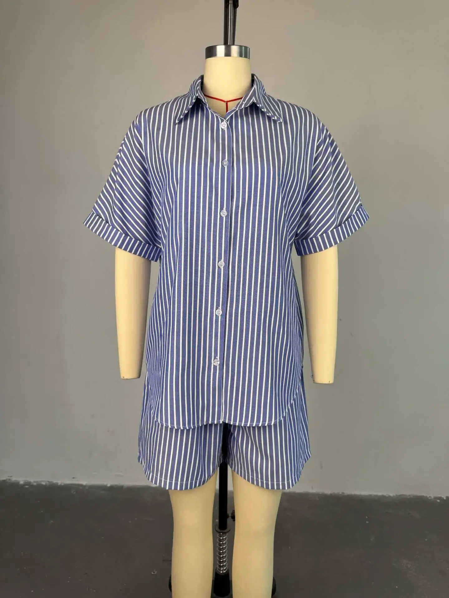Set Wanita Bergaris Fashion T-shirt dan Celana Pendek Lipat Lengan Setengah dan Celana Pendek Pakaian Olahraga Dua Potong Set Chic Musim Panas 2025