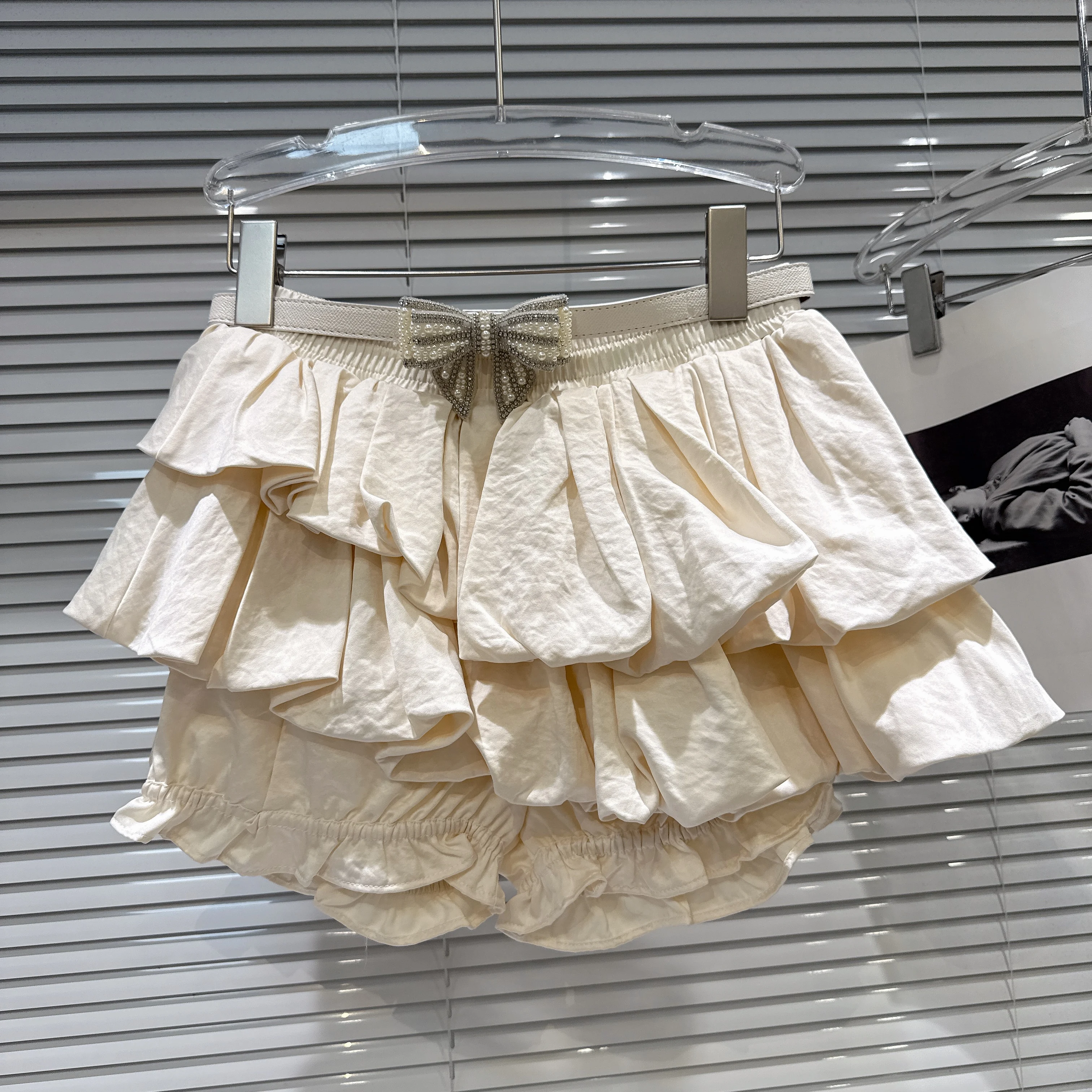 

Новинка зимы 2025 года, асимметричная юбка принцессы с поясом-бабочкой и милым жемчугом и бриллиантами, юбки с бутонами цветка для женщин