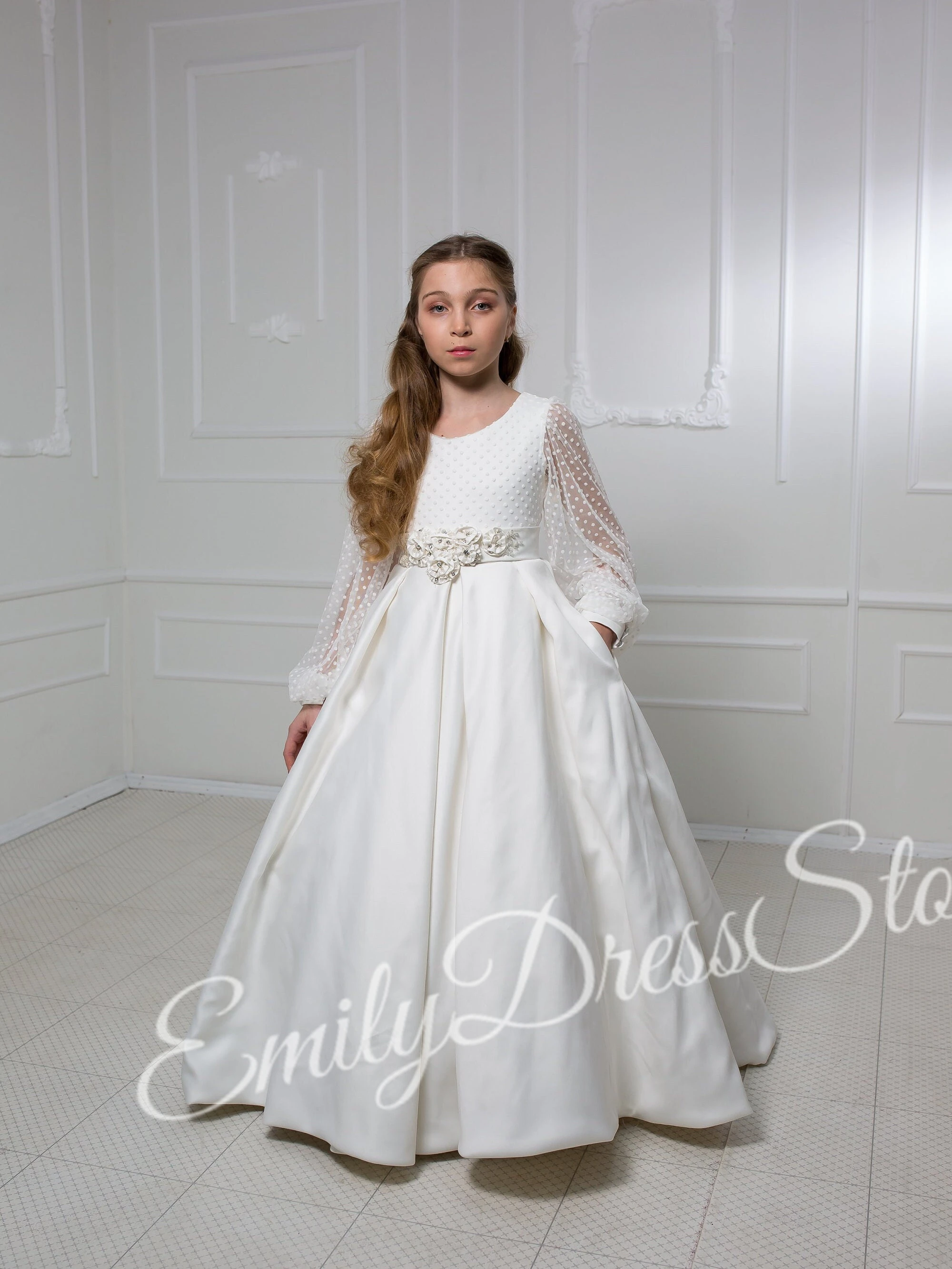 

Customized White Flower Girl Dress For Wedding Full Sleeves V-back Puffy Elegant Kids Birthday Party Gowns First Communion Dress