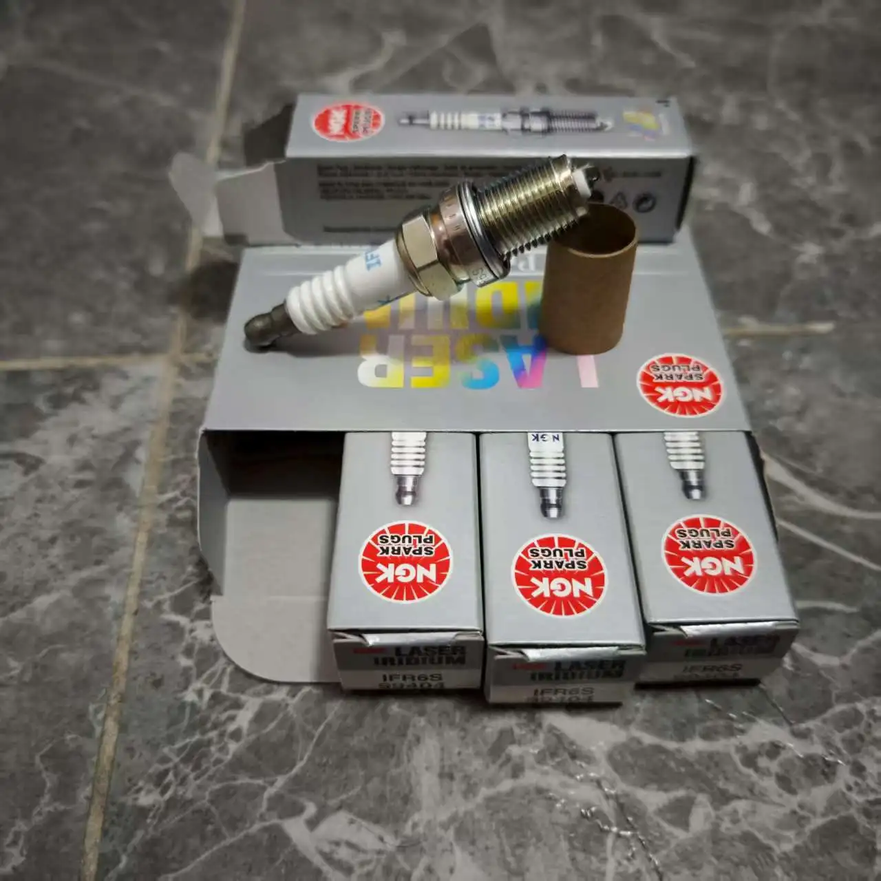 

4 шт. свечи зажигания IFR6S NGK 99404 для MITSUBISHI SPACE STAR WAGON PAJERO SPORT CLASSIC OUTLANDER MIRAGE LANCER GALANT ECLIPSE COLT