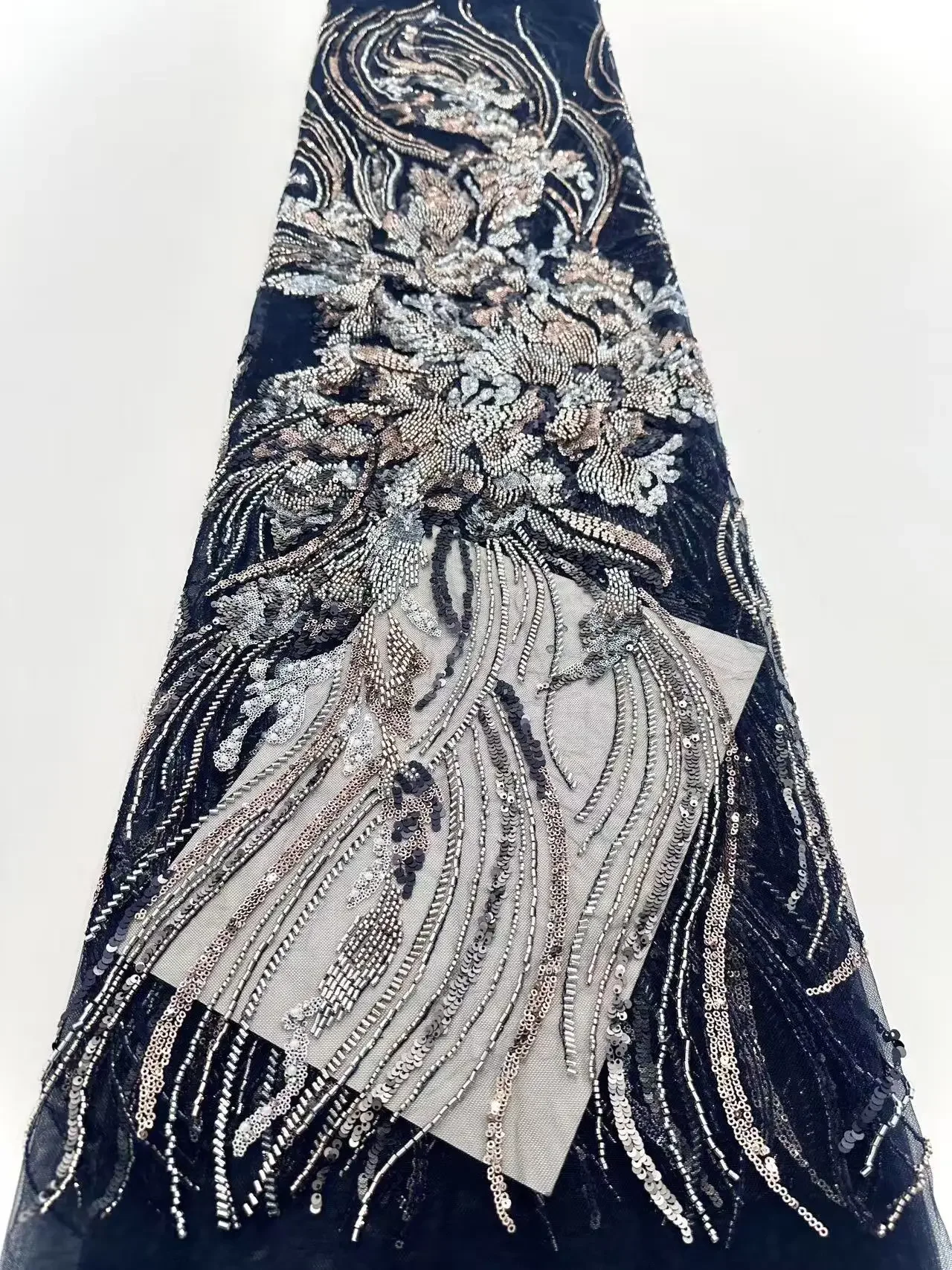 Высококачественное и элегантное новое модное платье ручной работы с вышивкой из бисера и кружевной ткани из бисера из Франции.