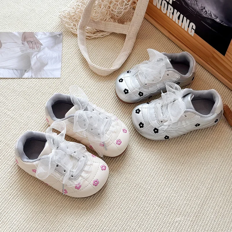 

Girls Sports Shoes Sweet Lace Bows Embroidered Kids Casual Shoes Lace Bows 2025 Autumn New Children Running Shoes Round Toes