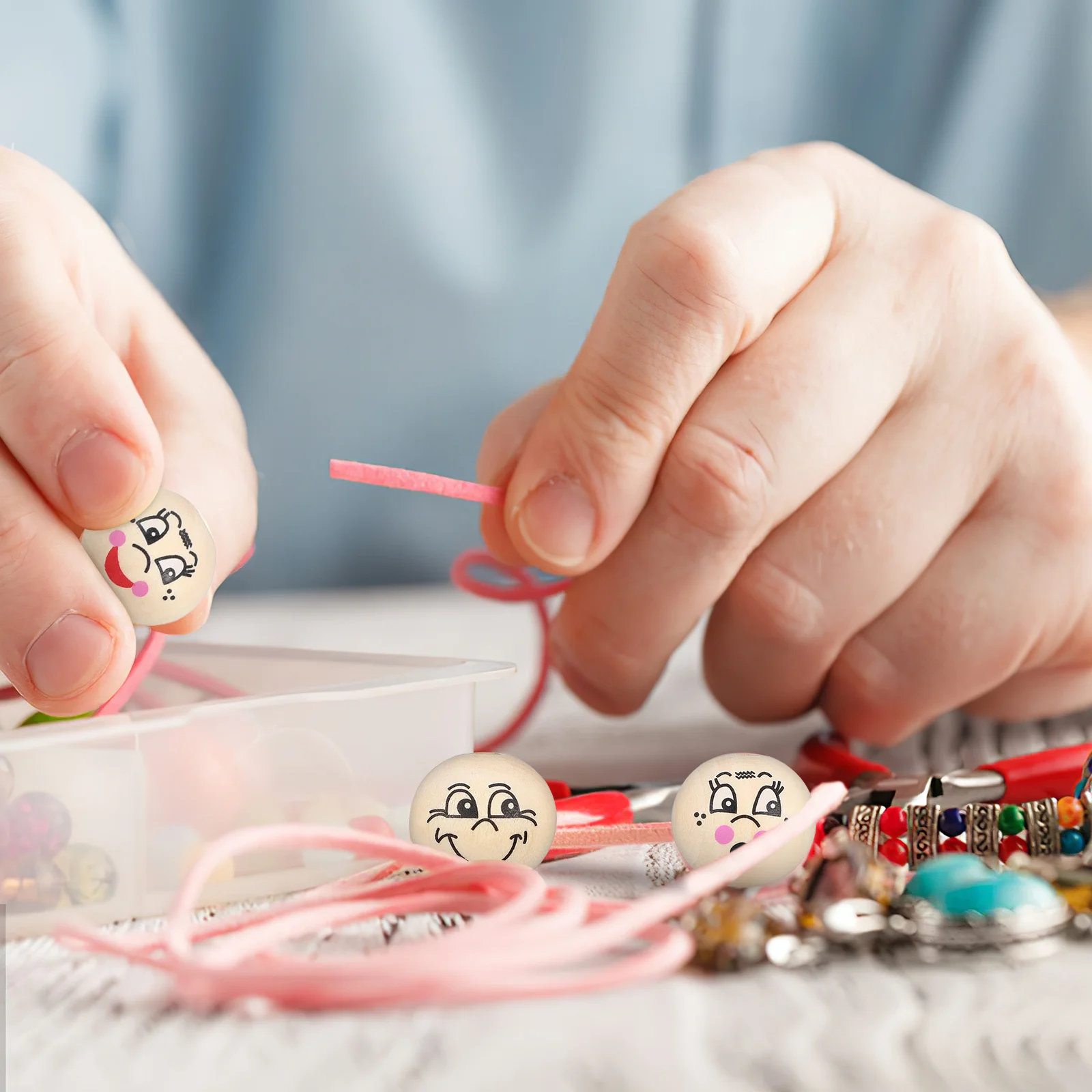 

80Pcs Wood Craft Beads Adorable Drilled Holes for Stringing DIY Bracelets Crafts Decorations