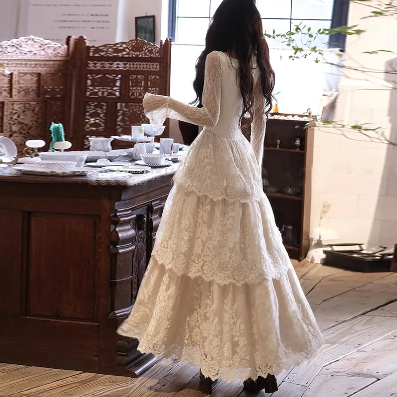 Vestido de Noiva Vintage Elegante Estilo Lolita com Saia em Camadas de Renda Francesa, Decote em V e Bordados Pesados para Noivas de Luxo