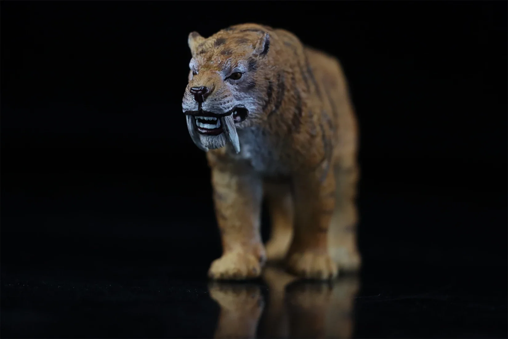 TNG Saber-Toothed Tiger T4007 Model Realistic Prehistoric Animal Collection Scene Desk Decoration Birthday Gift Educational Toy