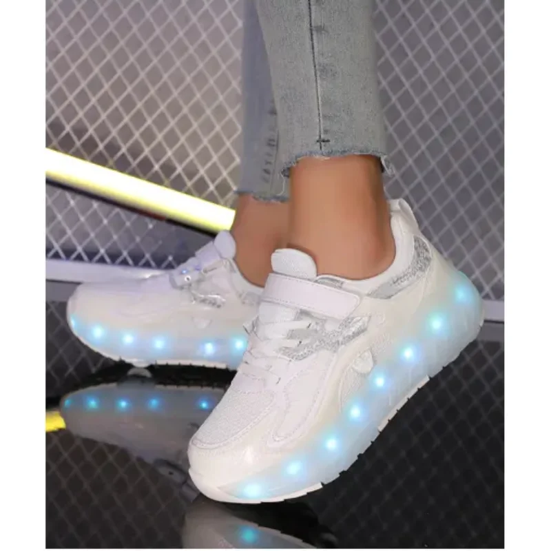 Zapatos de patinaje sobre ruedas para niños, zapatos para caminar para deportes al aire libre a la moda, nuevos zapatos con luz LED, zapatillas bonitas para niños para niña 2025