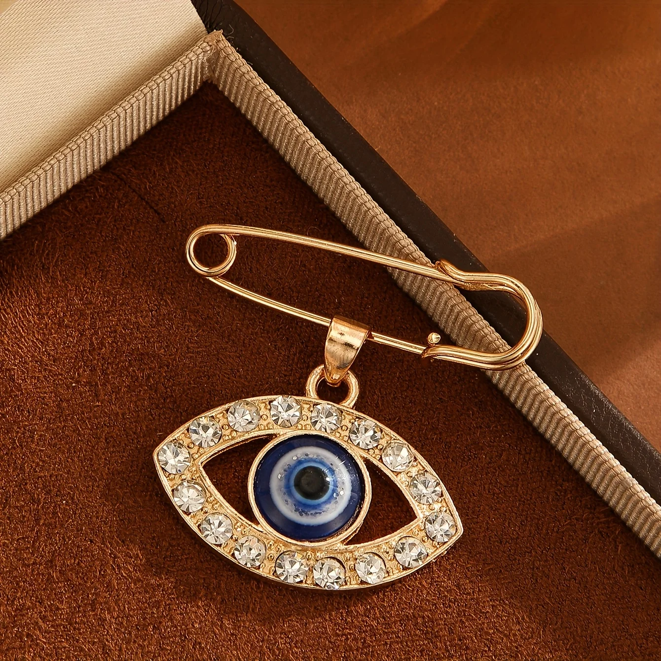 1pc Vintage Elegant Fashion European and American Creative Rhinestone-Encrusted Evil Eye Tassel Brooch, High-End Blue Eye Design Unisex Brooch, Suitable for Daily Wear, Vacation, and Parties