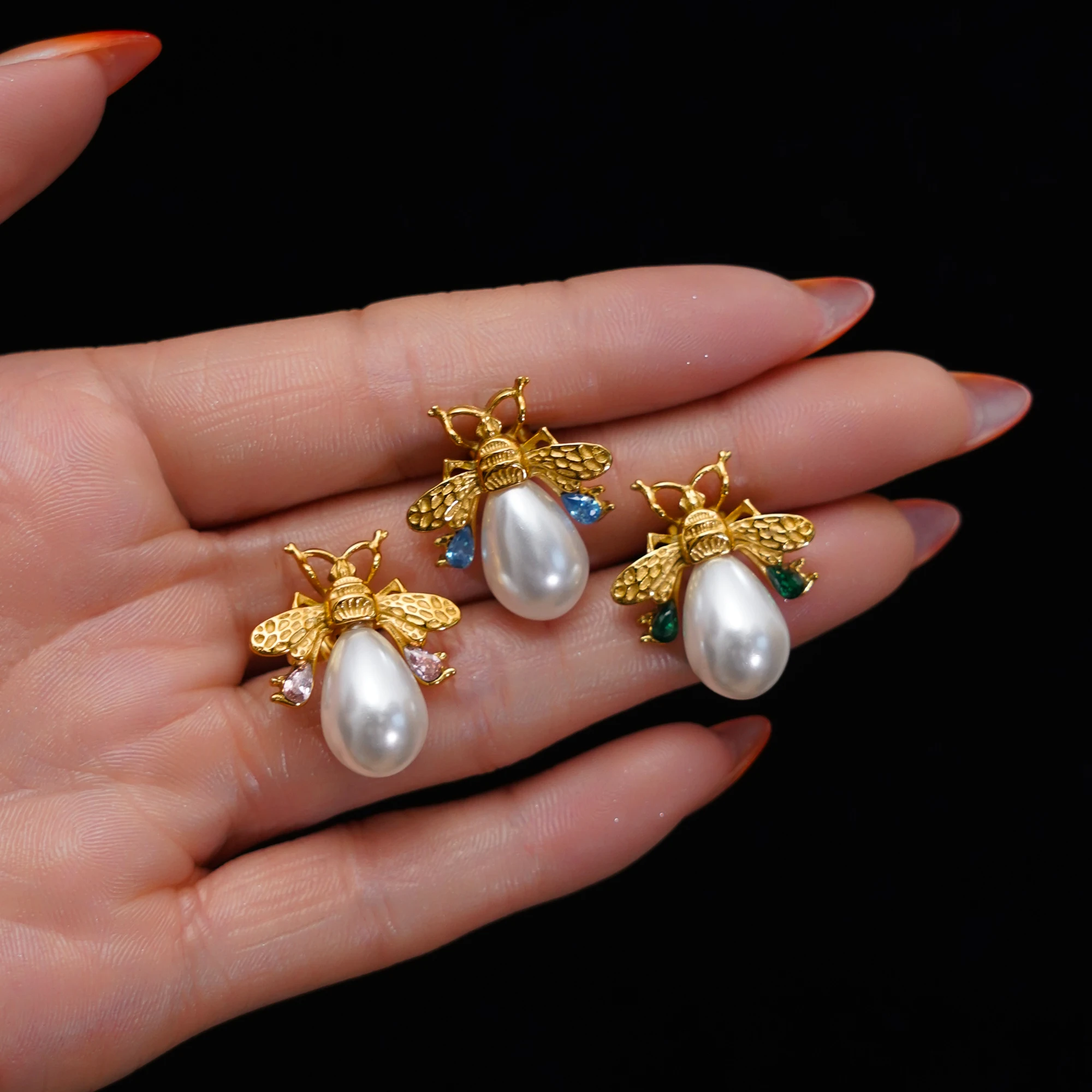 

DASEIN New Elegant Royal Pearl Multicolor Zircon Bee Earrings INS 18k Gold Plated Hypoallergenic Stainless Steel Women Jewelry