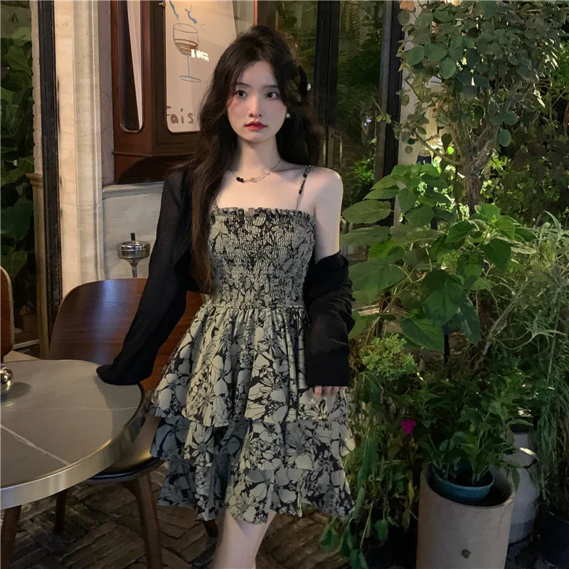 

French Style Vintage Floral Sling Dress Women's Spring2025New Waist-Tight Slimming Sense of Design Temperament Cake Dress