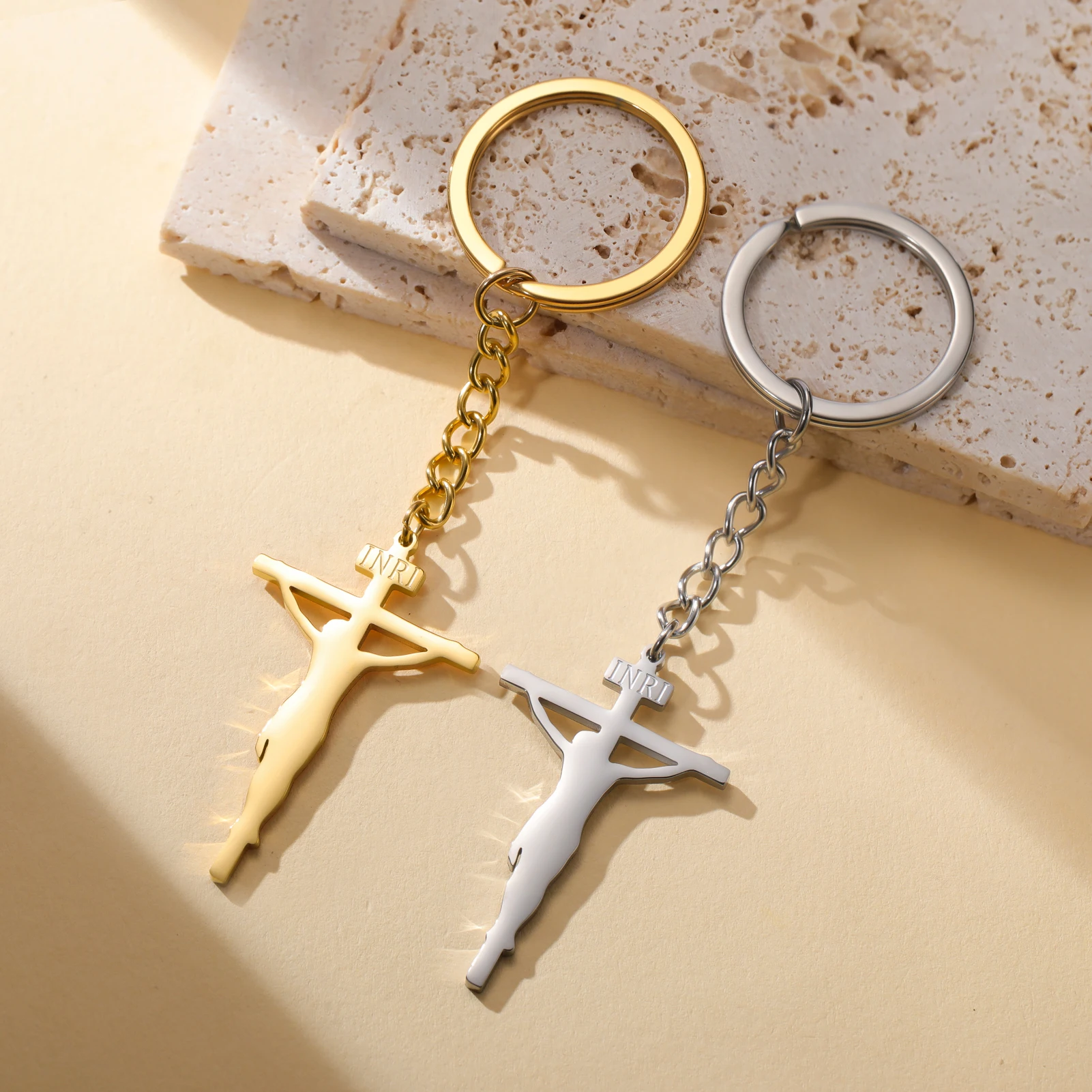 الله INRI الصليب المفاتيح خارق تعويذة المسيح تميمة للمرأة الرجال حلقة رئيسية مجوهرات المسيحية الفولاذ المقاوم للصدأ هدية