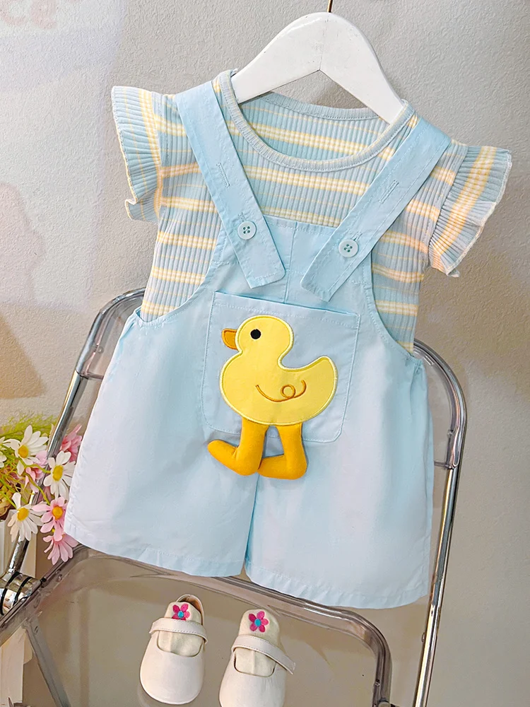 

Комплект из двух предметов для девочек: летний тонкий полосатый комбинезон и футболка, новый дизайн 2025 года