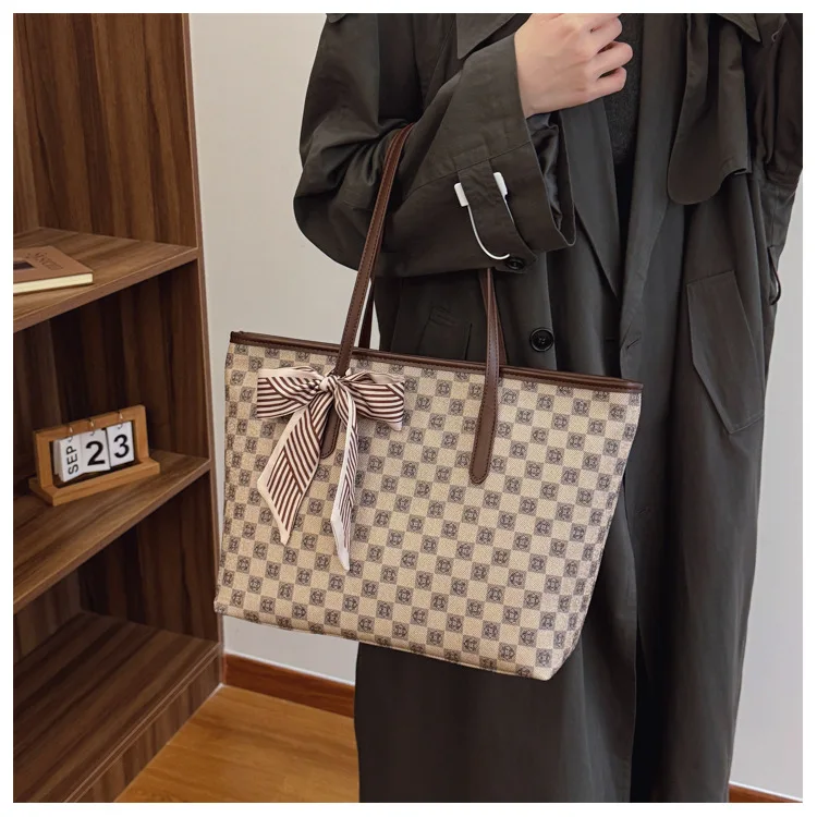 

​​2025 New Trendy Silk Scarf Shoulder Bag – Large Capacity Women’s Underarm Bag, Super Fire Handbag for Shopping & Daily Use​​