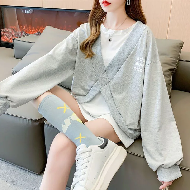 New Spring and Autumn Fashion Trend Korean Edition Fake Two Piece Loose Casual Splice Small and Slim Women\'s Long Sleeve Sweater