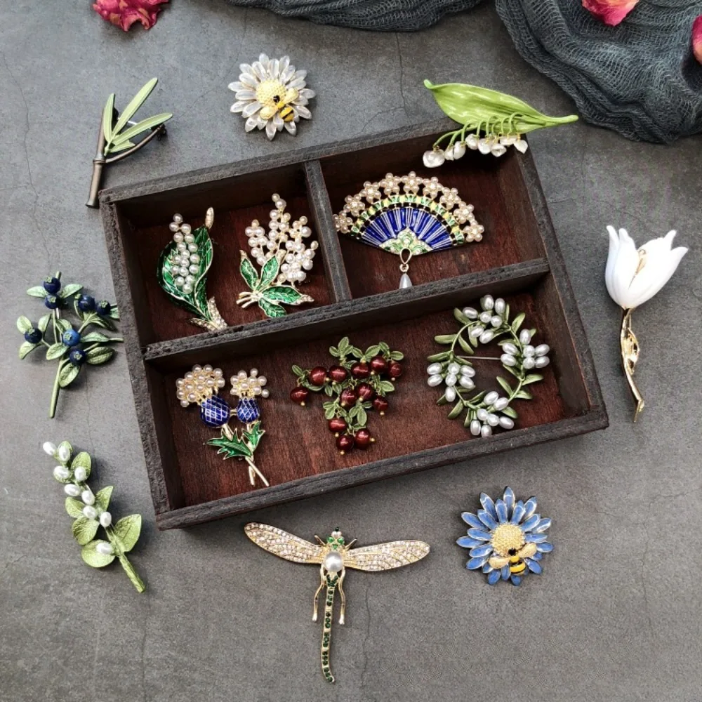 Palace Antique Style Flower Botanical Design Men's Women's Brooch Pin，Jewelry Accessories, Suit Decoration, Holiday Party Gifts