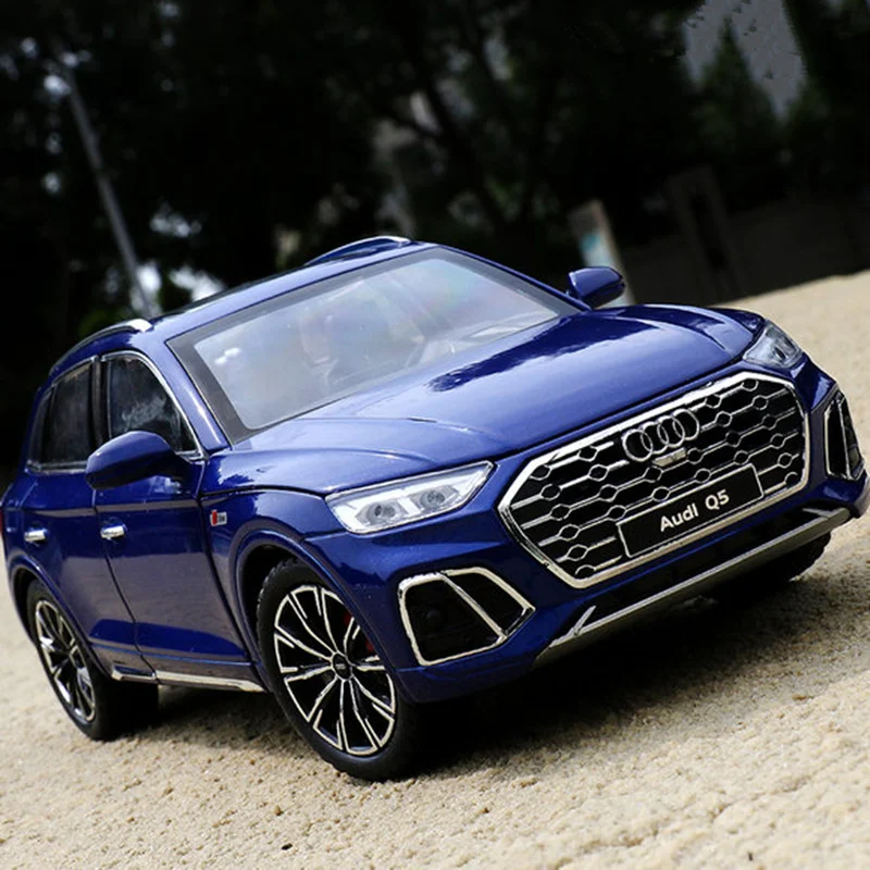 1:24 AUDI Q5 SUV Alloy Car Model Diecast & Toy Vehicle Metal Car Model High Simulation Collection Sound and Light Childrens Gift