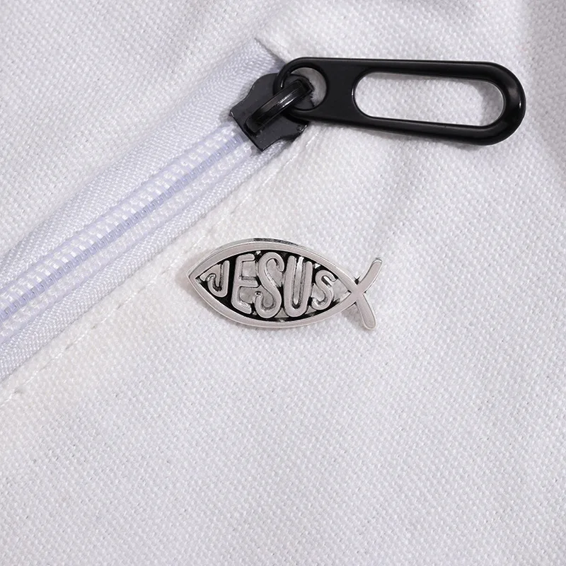 Exquisite geometric brooch jewelry Silver fish shape metal badge Accessory pins wholesale gift to friends