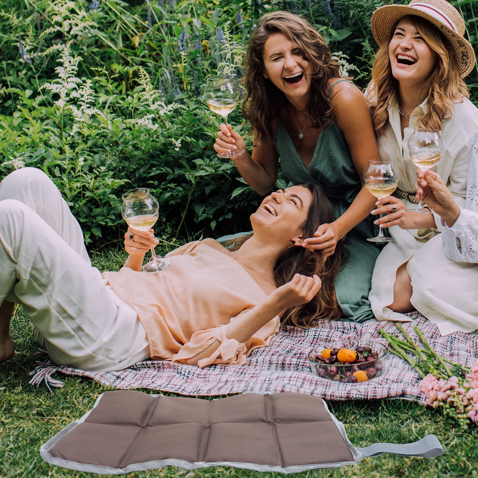 

Moisture-proof Pad Folding Sitting Outdoor Seat Cushion Park Small Picnic Mat Oxford Cloth Backpacking