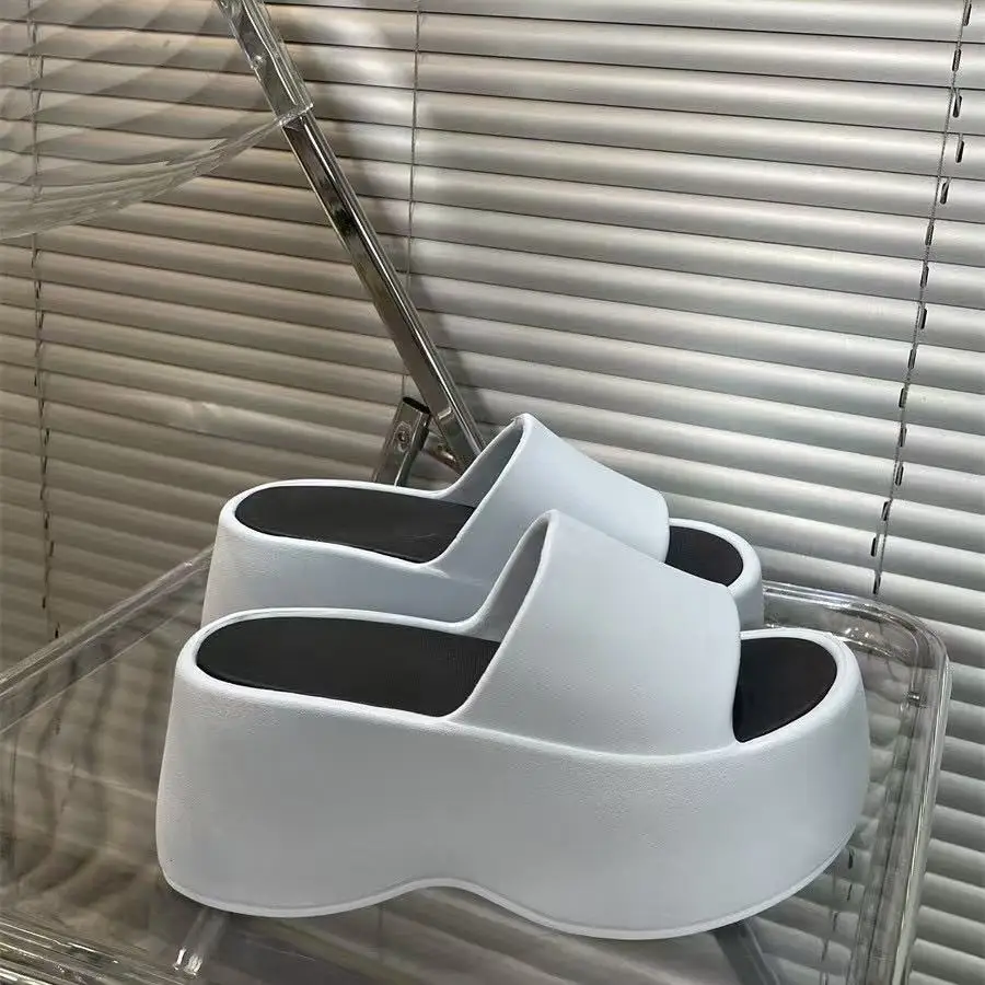 

Новинка 2025, женские тапочки на высокой платформе, белые летние туфли на массивном каблуке, женские тапочки с лифтом, увеличивающие рост