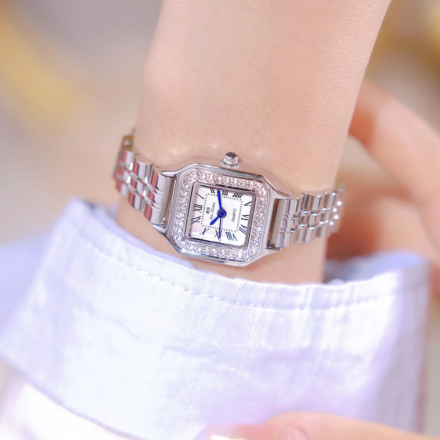 موضة جديدة فاخرة ساحة الساعات للمرأة سوار ذهب كوارتز مقاوم للماء ساعة امرأة السيدات ساعات المعصم فستان ساعة صغيرة