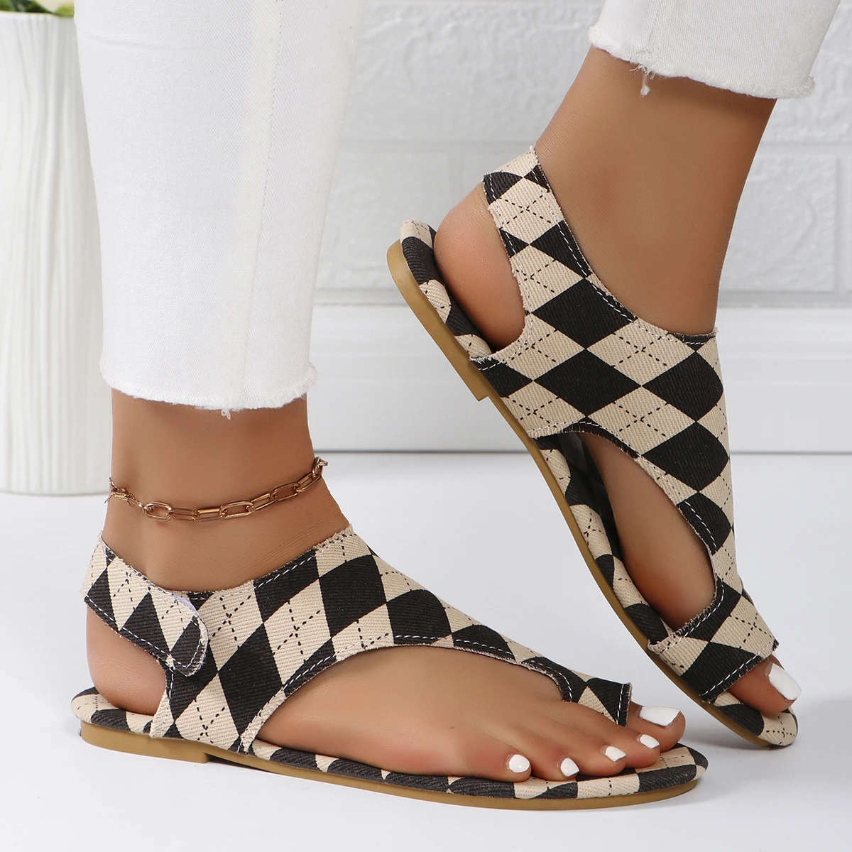 Women Sandals 2024 New Summer Flats Clip Toe Sandals Beach Designer Sandals Sling Back Fashion Casual Shoes for Women Flip Flops