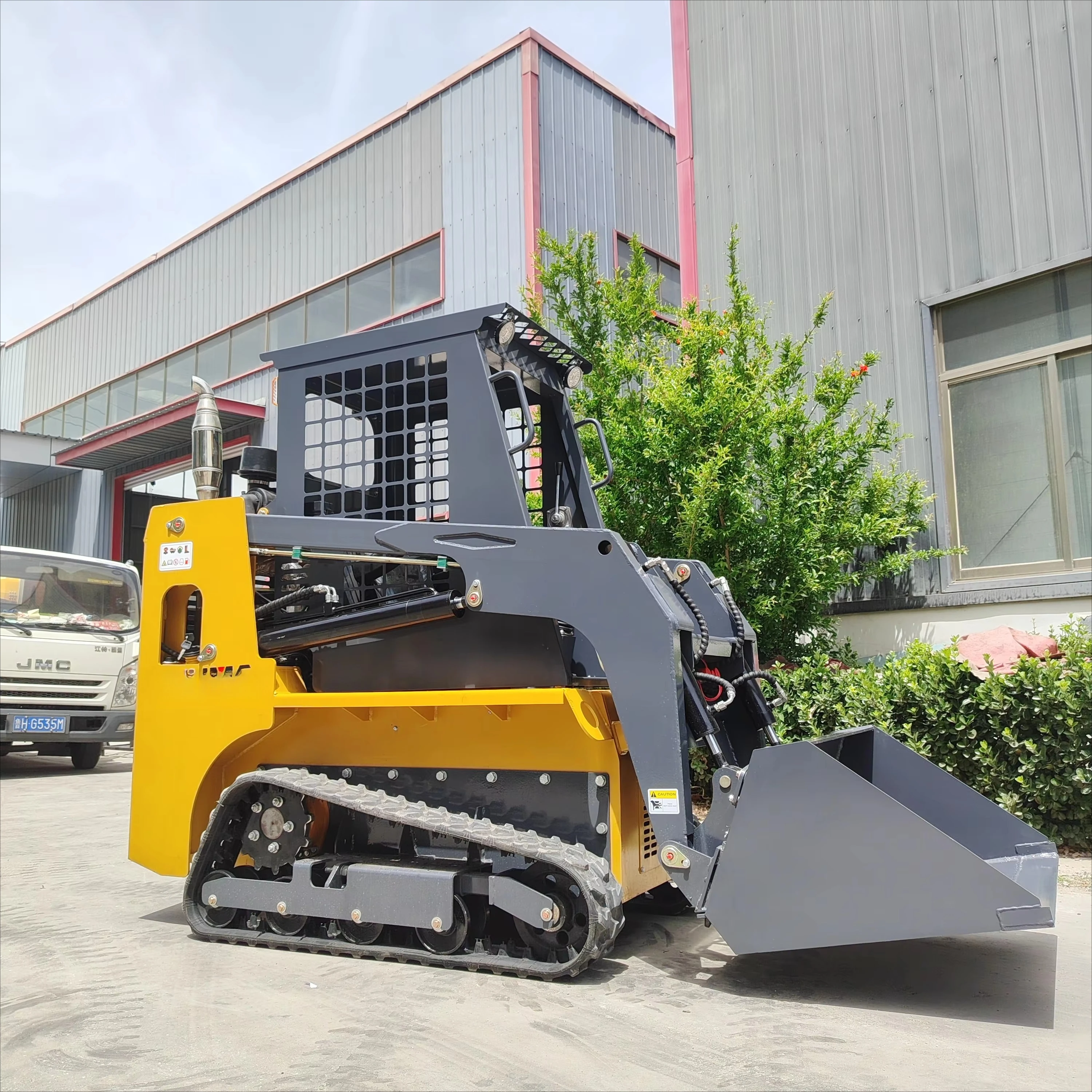 Compact Skid Steer Loader Mini Construction Equipment Hydraulic Loader with Multiple Attachments for Farm Customized