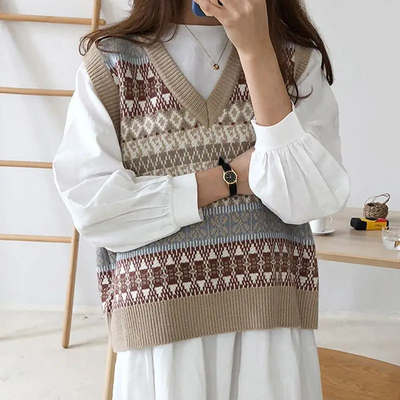 Korean Version Loose Knit Vest, Versatile Pullover, V-neck Sweater, Short Style, Fashion, Temperament, Autumn, Winter