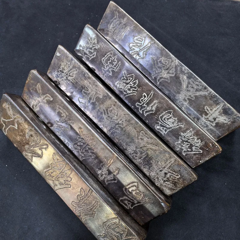 

Antique Crafts Distressed Sycee Tang and Song Dynasties Yuan Ming and Qing Dynasties Sycee 10000.00G Sycee Ornaments