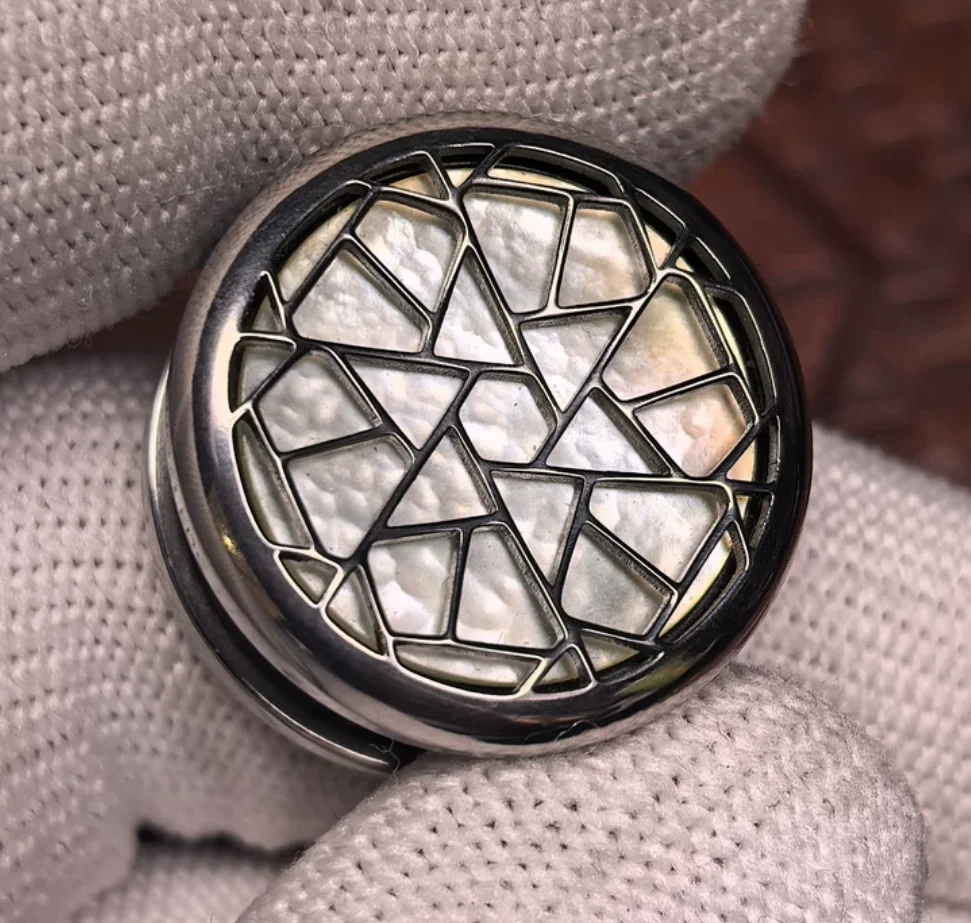 Used EDC Moonlight Fritillaria Flower Window Button 24.5 * 13mm Titanium Alloy spinner Fingertip gyroscope Decompression toys