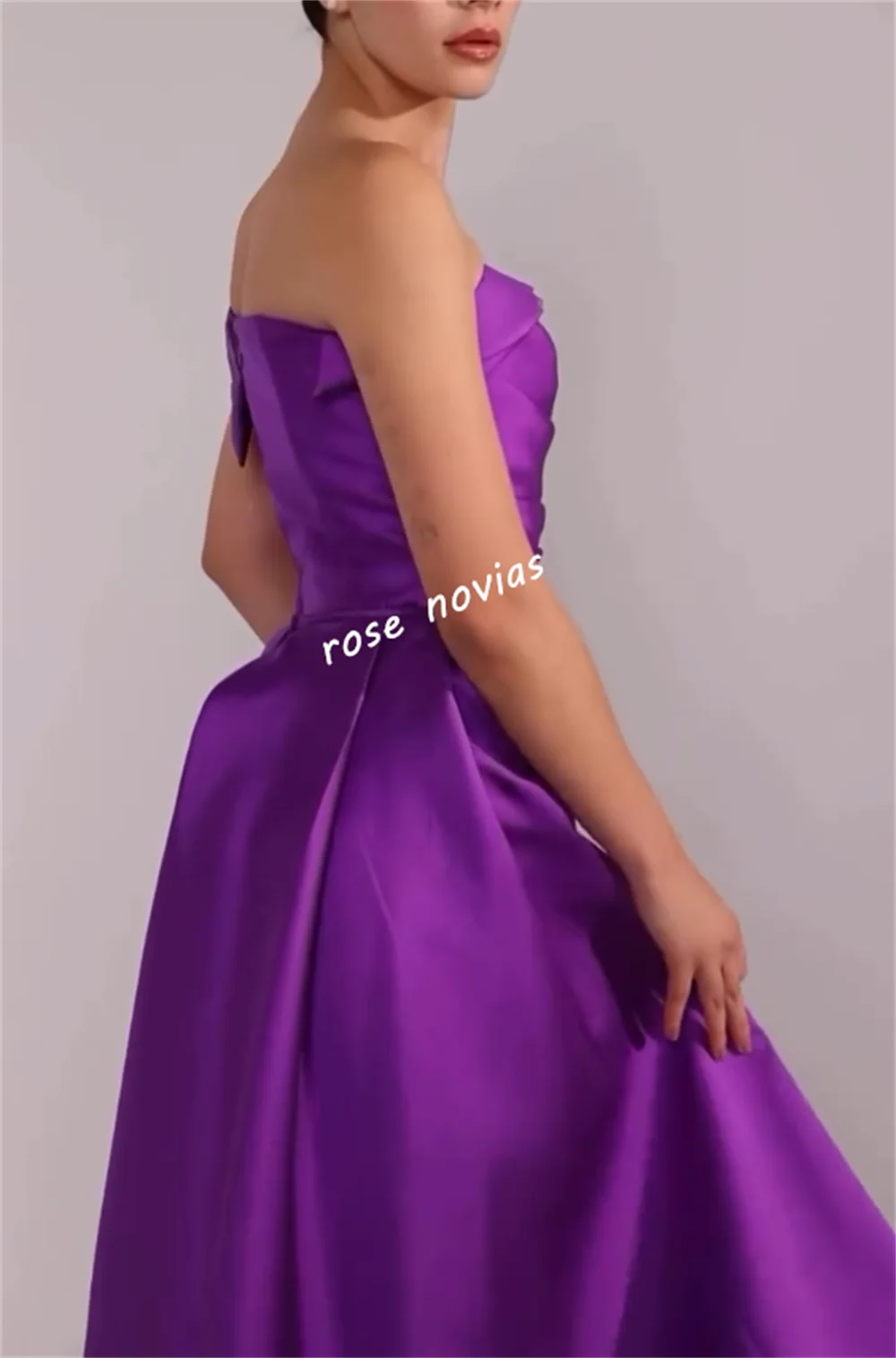 Maßgeschneiderte Charmeuse-Falten-One-Shoulder-A-Linie-lange Kleider, maßgeschneiderter Anlass, hohe Qualität, elegant für Damen, Abendpartykleid