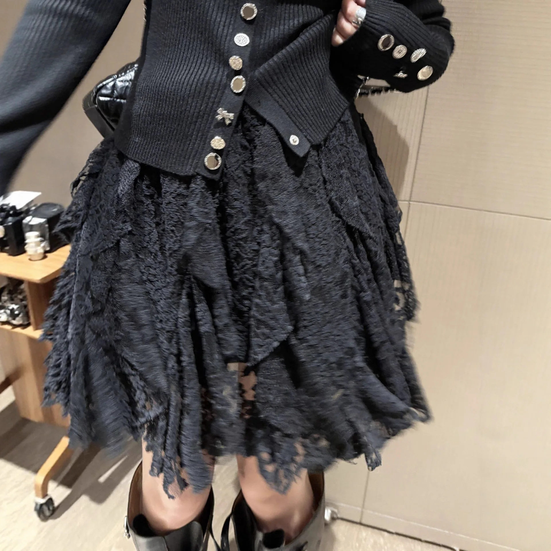 

Irregular Hem Lace Skirt for Women in Early Autumn All-match High Waist Atmosphere A-line Short Skirt