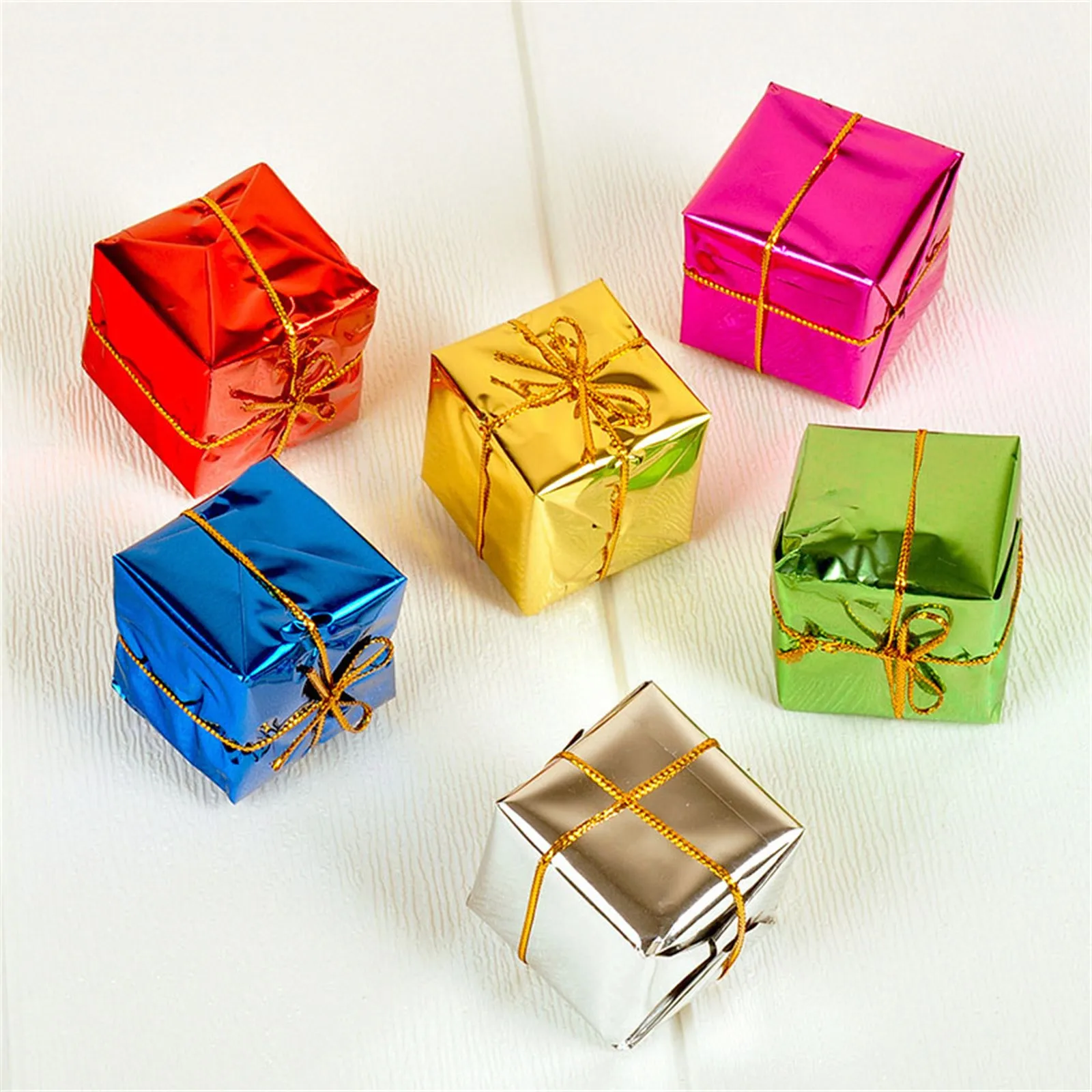 12 قطعة صندوق زينة عيد الميلاد ملون صغير هدية حزمة صندوق شجرة عيد الميلاد لوازم الديكور قلادة صغيرة هدية المهرجان