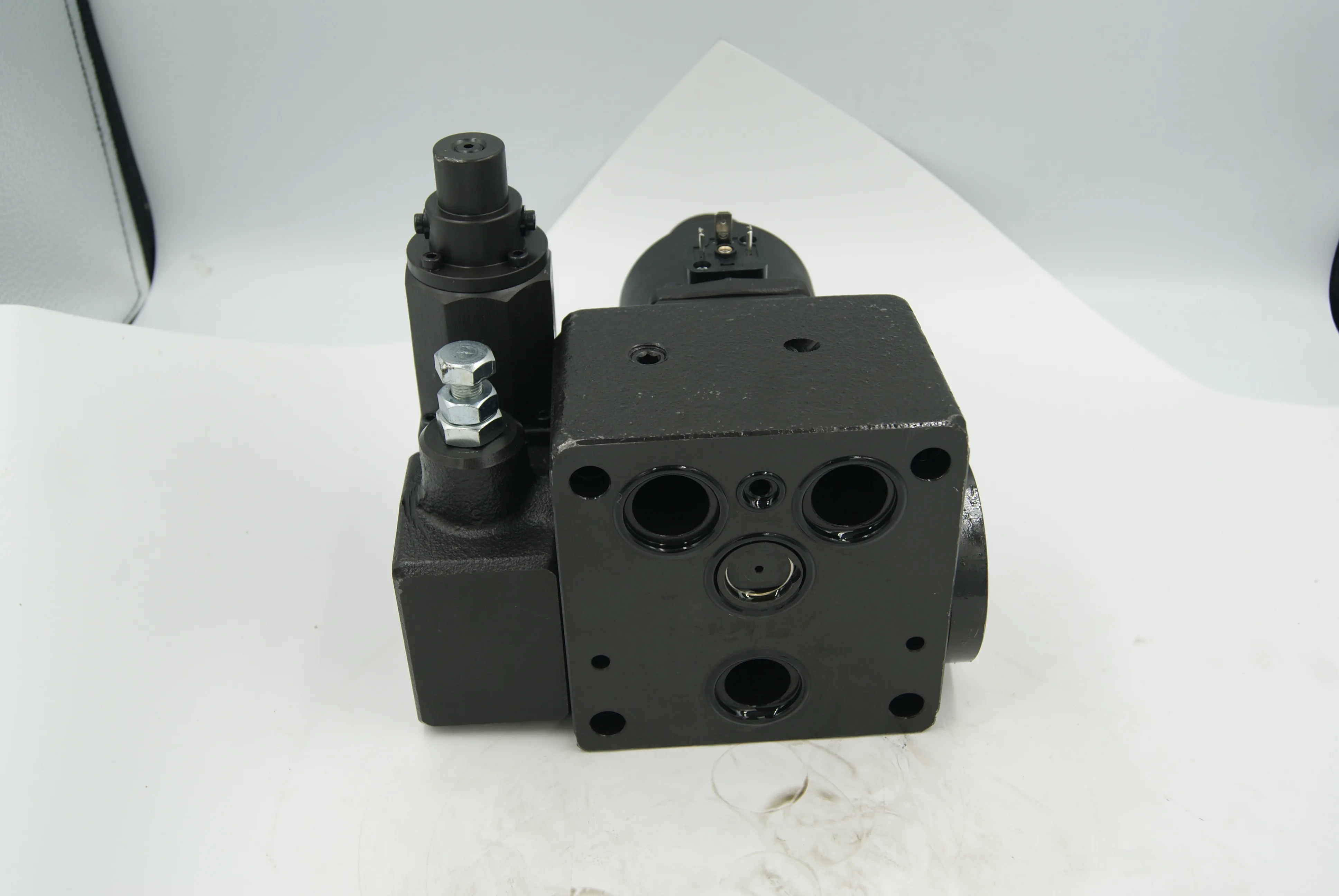 

EFBG EFBG-03 EFBG-03-125- C-20T233-L-H High Flow Series Proportional Electro-hydraulic Flow Control and Relief Valve