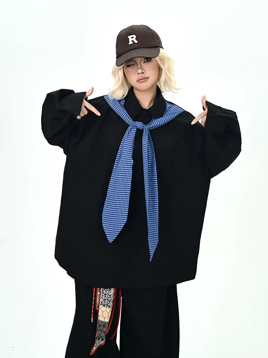 

Новинка! Модный повседневный топ в корейском студенческом стиле: свободная женская блузка с длинным рукавом и полосатым декором на плечах.