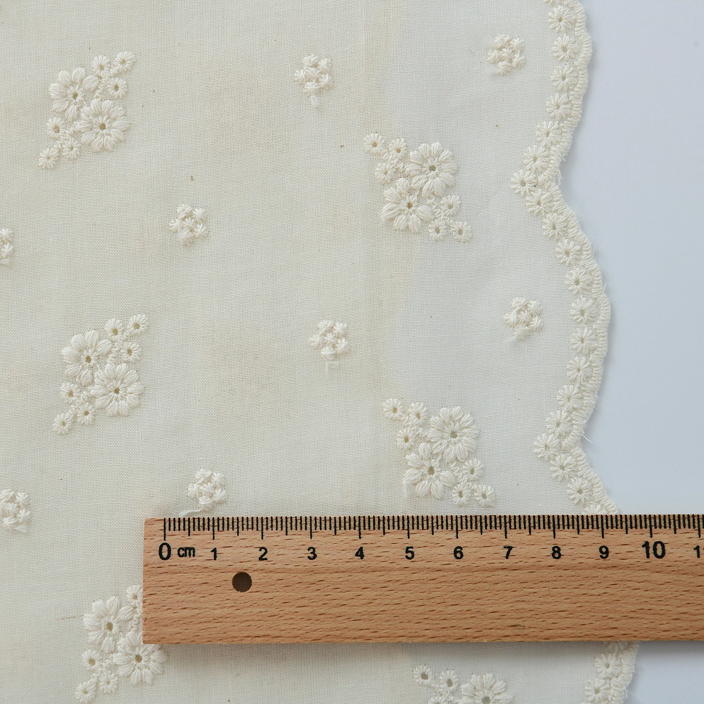 135x50cm 60s Weiß-Beige Reiner Baumwoll-Spitzenstoff mit Blumenstickerei für Kleider, Baumwollspitzenborte in voller Breite – Detail 10