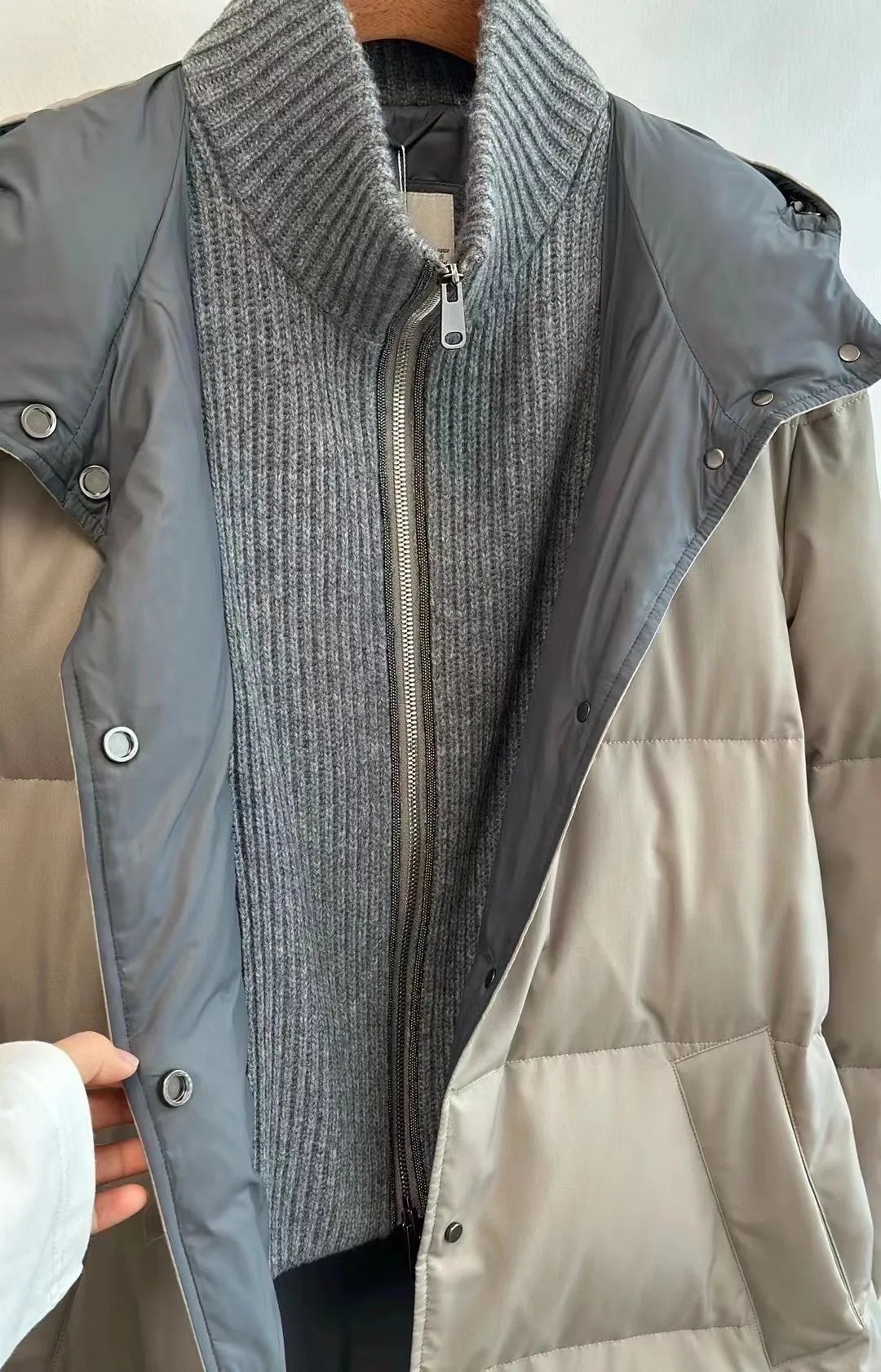 Luxurious autumn-winter long goose down jacket with hood